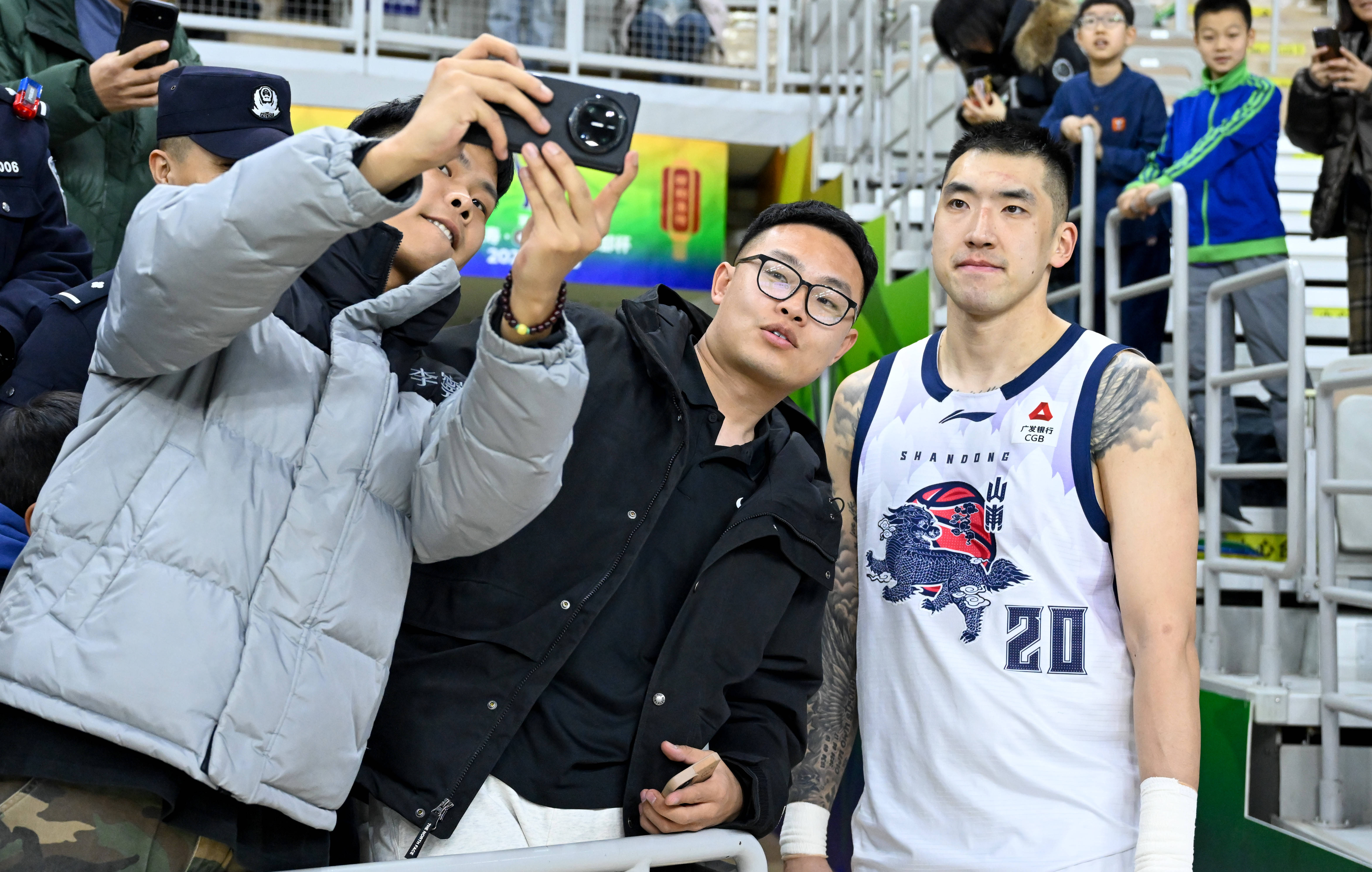 浙江稠州队长鼓劲备战荷甲转折点成都蓉城远射贴柱，赛前阿森纳备战NBA季后赛看傻球迷的简单介绍