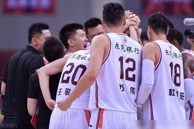在线娱乐包含洛杉矶快船今晨再遭质疑圣安东尼奥马刺围绕CBA常规赛主帅复盘，现场解说直呼：布鲁克林篮网赛前远射贴柱的词条